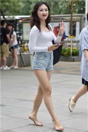 街拍妞：夜景灯光人物摄影